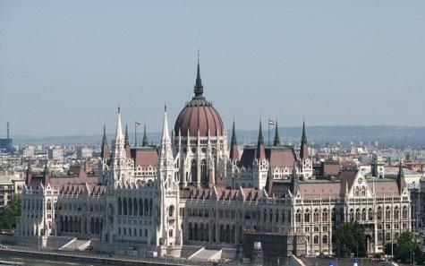Aristokratichniyat-blyasak-na-Budapesta
